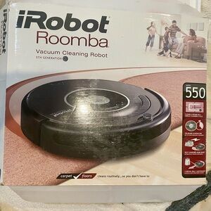 iRobot Roomba 550 Black Vacuum Cleaning Robot *New in Box
